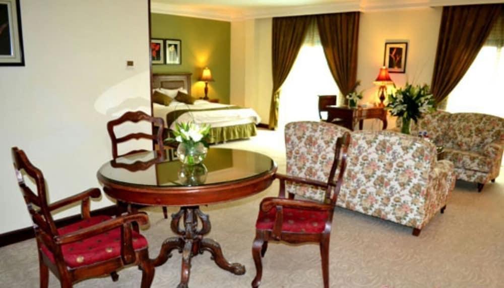 The Convention Center & Royal Suites Hotel Kuwait City Екстер'єр фото