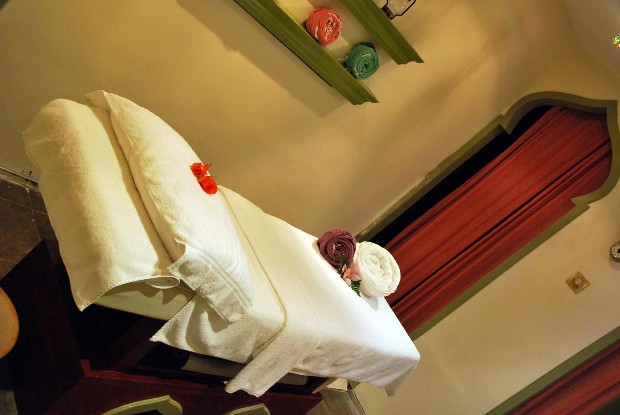The Convention Center & Royal Suites Hotel Kuwait City Екстер'єр фото